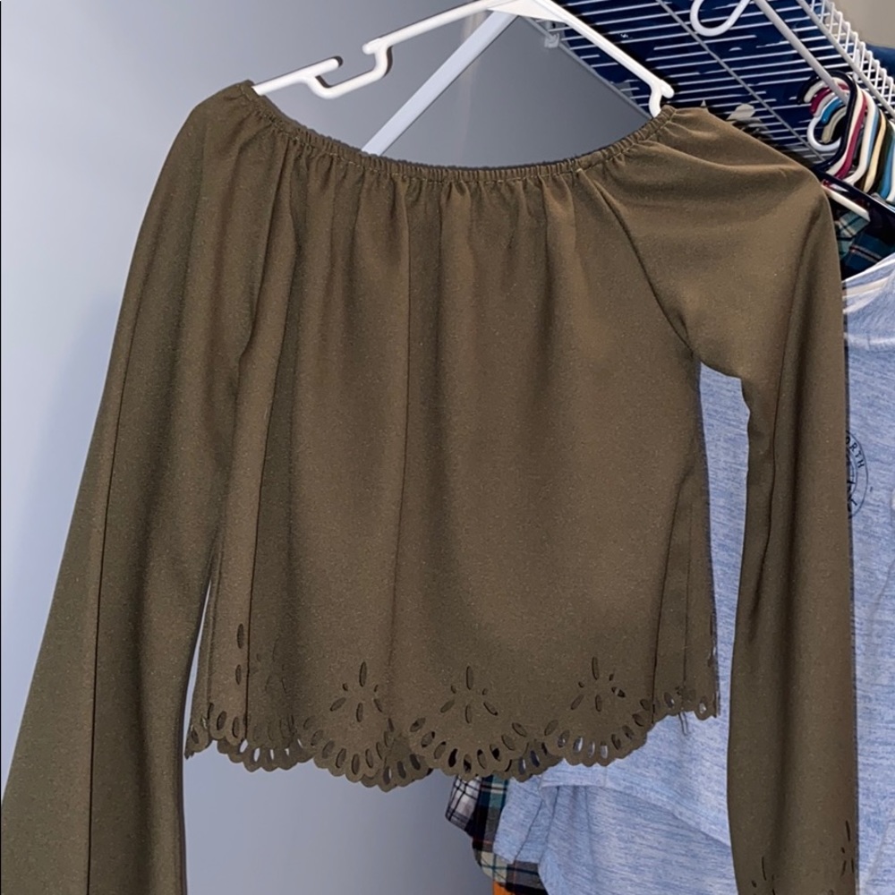 Off the shoulder long sleeve crop top